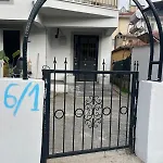 Apartmán Garden House & Private House With Garden *